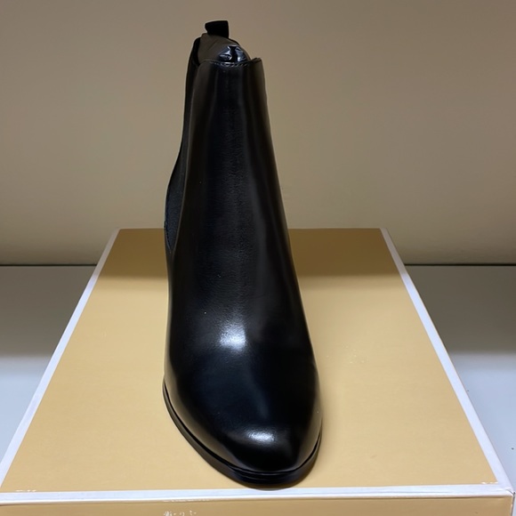 NIB $139 Michael Kors Lottie Black Leather Block Heel Booties - Picture 2 of 6